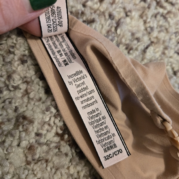 Victoria's Secret Incredible Padded Wireless Bra, size 32C - Picture 4 of 5